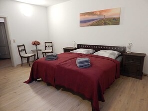 3 chambres, lit de bébé portatif, Wi-Fi, literie fournie