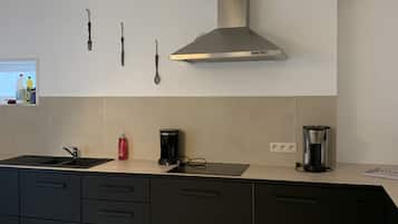Casa, 2 habitaciones | Cocina privada | Frigorífico grande, microondas, horno y lavavajillas