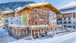 A traditional wooden building with a sign reading "Flachauerhof." - Hotel Flachauerhof  (Flachau)