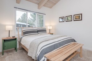 3 bedrooms, iron/ironing board, travel cot, free WiFi - Relaxing Condo on Shuttle Route! Shared Hot Tub! Views! (Mammoth Lakes)