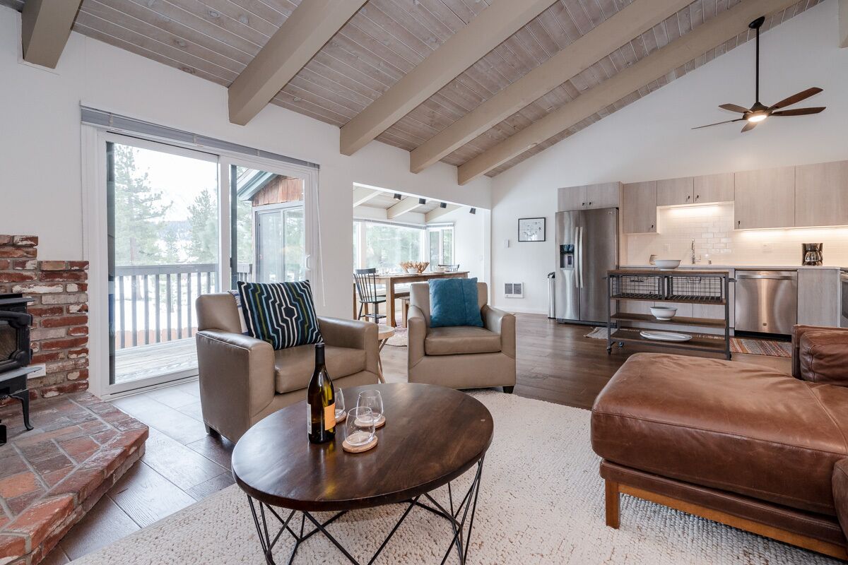 Televisión, chimenea, Netflix y Hulu 