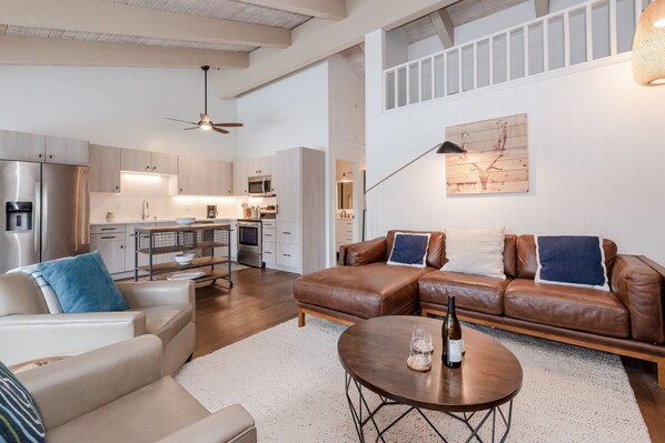 TV, fireplace, Netflix, Hulu
