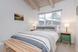 3 bedrooms, iron/ironing board, travel cot, free WiFi