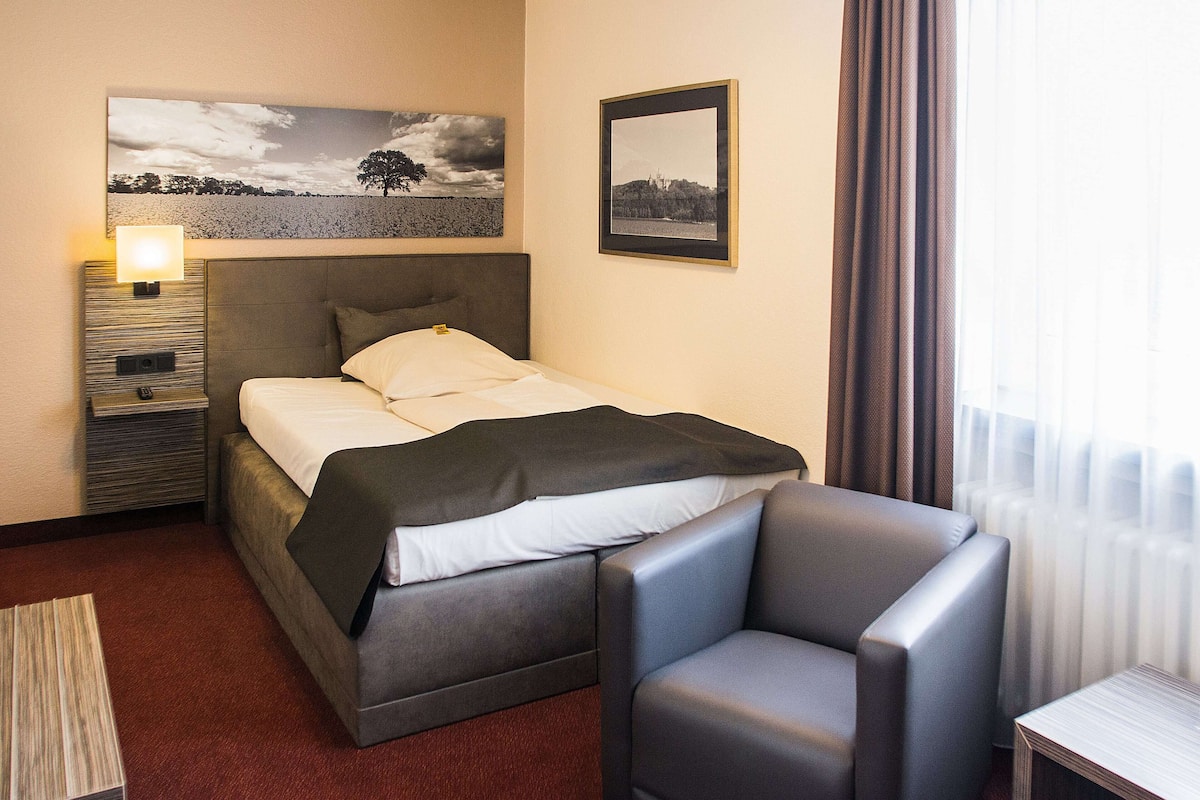 Hypo-allergenic bedding, desk, blackout curtains, soundproofing