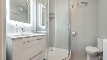 Apartment (38) | Badezimmer | Dusche, Haartrockner, Handtücher
