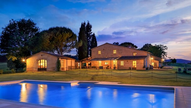 A large house with a swimming pool, surrounded by a well-maintained lawn and trees. - Podere Maiano - Private Pool Villa with 9 Bdrs and Spa (Buonconvento, Siena)