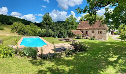 Stunning 3 bedroom farmhouse with private heated pool