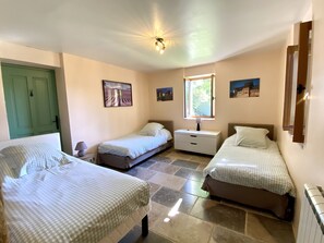 3 bedrooms, iron/ironing board, travel crib, free WiFi