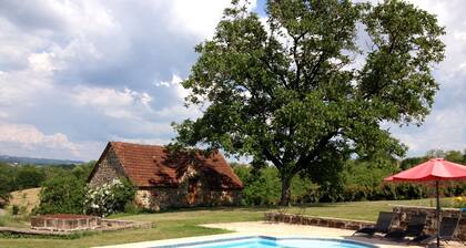 Maison de 3 chambres avec piscine chauffée et grand jardin, animaux acceptés