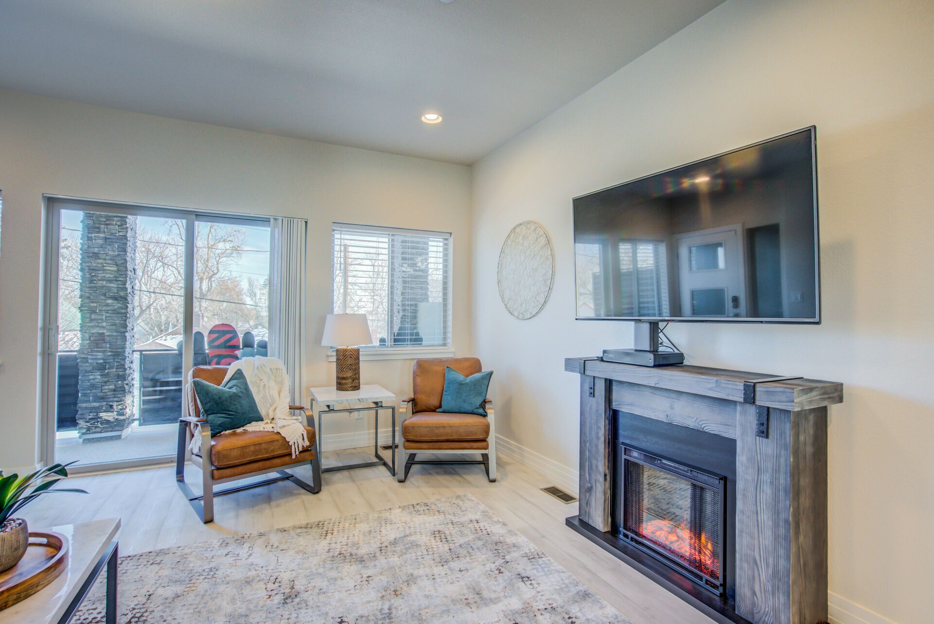 Villa (4 Bedrooms) | Living room | TV, fireplace