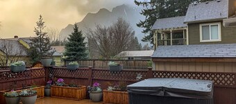 North Bend Escapes Downtown Cottage and Suite - 2 Hot Tubs, Steps to Downtown
