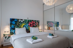 2 bedrooms, WiFi - Modern & Stylish Apt at the Heart of Athens (Athina)