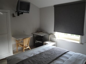 2 bedrooms, minibar, desk, soundproofing