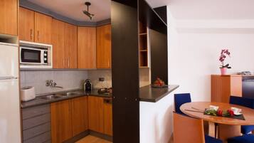 Fridge, microwave, cookware/dishes/utensils