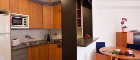 Frigorifero, microonde, pentole/stoviglie/utensili