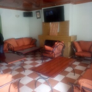 Lobby-lounge