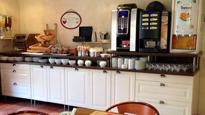 Breakfast buffet - Hôtel Les Arches (Saint-Lary-Soulan)