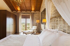 3 bedrooms, in-room safe, iron/ironing board, WiFi