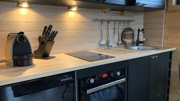 雪櫃、微波爐、焗爐、爐具