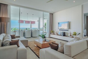 Smart TV - Deep Blue Villa (Seririt)