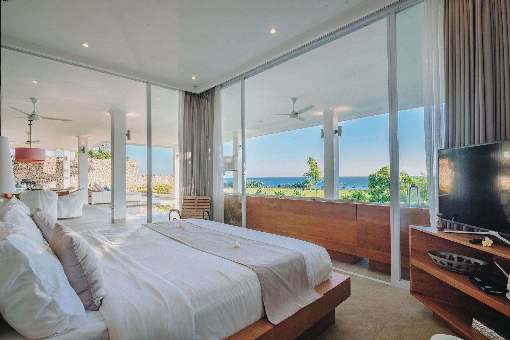 3 bedrooms, desk, soundproofing, iron/ironing board