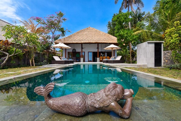 Outdoor pool, pool loungers - Villa Emerald (Seririt)