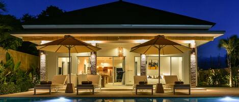 住宿正面 (夜晚)