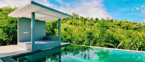 Kolam renang pribadi