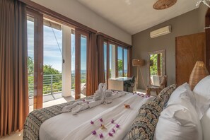 Luxury-Villa, 3 Schlafzimmer, eigener Pool, Meerblick | 3 Schlafzimmer, kostenloses WLAN, Bettwäsche