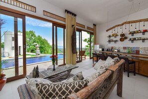 Smart TV - Villa Kapal (Sukasada)