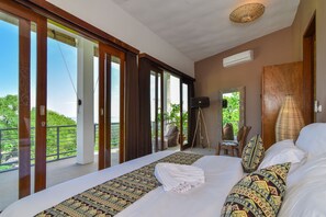Luxury-Villa, 3 Schlafzimmer, eigener Pool, Meerblick | 3 Schlafzimmer, kostenloses WLAN, Bettwäsche