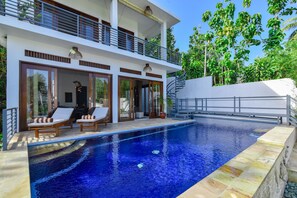 Private pool - Villa Kapal (Sukasada)