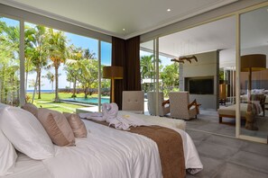 Luxury-Villa, 3 Schlafzimmer, eigener Pool, Strandblick | 3 Schlafzimmer, Reisekinderbett, kostenloses WLAN, Bettwäsche