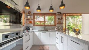 Villa – deluxe, 3 soverom, privat basseng | Eget kjøkken | Kaffetrakter/tekoker, kjøleskap, mikrobølgeovn og kokeplater