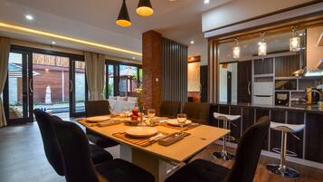 Vila Superior, 2 kamar tidur, kolam renang pribadi | Makan di kamar