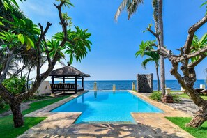 Private pool
