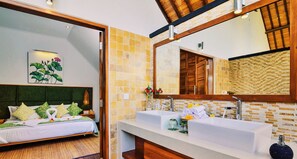 A modern bathroom with two sinks, a large mirror, and a wooden ceiling. - Villa Sentosa (Sukasada)