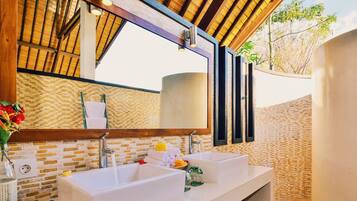 Luxury Villa, 3 Bedrooms, Private Pool, Sea View | Sinki Bilik Mandi