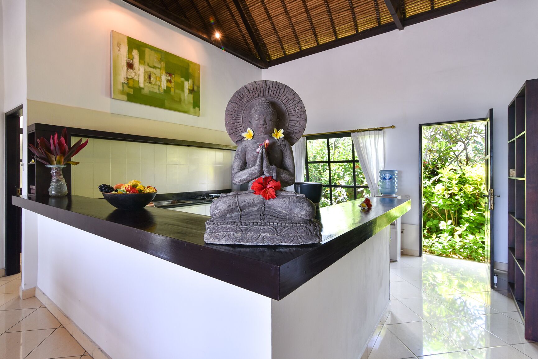 Full-sized fridge, stovetop, coffee/tea maker, electric kettle