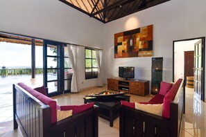 Televisor intel·ligent i reproductor de DVD 