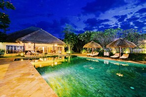 Exclusive-Villa, Mehrere Schlafzimmer, eigener Pool, Strandblick | Eigener Pool
