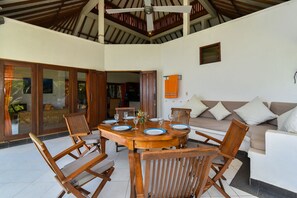 In-room dining - Villa Kupu-Kupu (Kubutambahan)