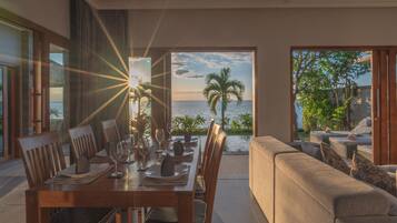 Biệt thự Cao cấp, 3 phòng ngủ, hồ bơi riêng, quang cảnh bãi biển | Phòng ăn
