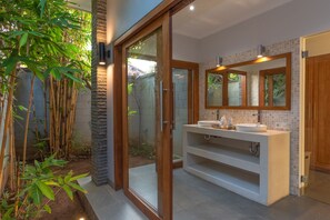 Luxury Villa, 3 Bedrooms, Private Pool, Beach View | Bathroom - Villa Sean (Buleleng)