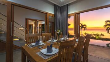 Khu vực ăn uống tại phòng