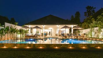 Fassade der Unterkunft – Abend/Nacht