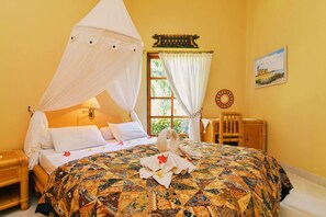 Deluxe Villa, 2 Bedrooms, Private Pool, Beach View | 2 bedrooms, free WiFi, bed sheets - Villa Pelabuhan (Banjar)