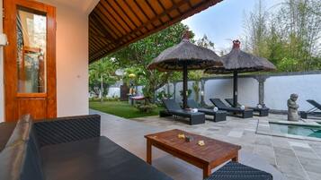 Family Villa, 3 Bedrooms, Private Pool | Ruang tamu | TV Pintar