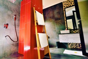 Luksushuvila, 6 makuuhuonetta, yksityinen uima-allas, rantanäköala | Kylpyhuone | Suihku, pyyhkeet, saippua, sampoo