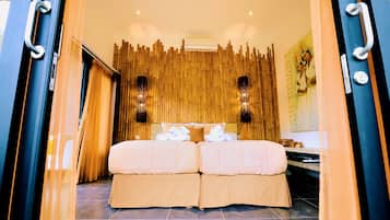 Vila superluxo, 6 quartos, piscina particular, vista para a praia